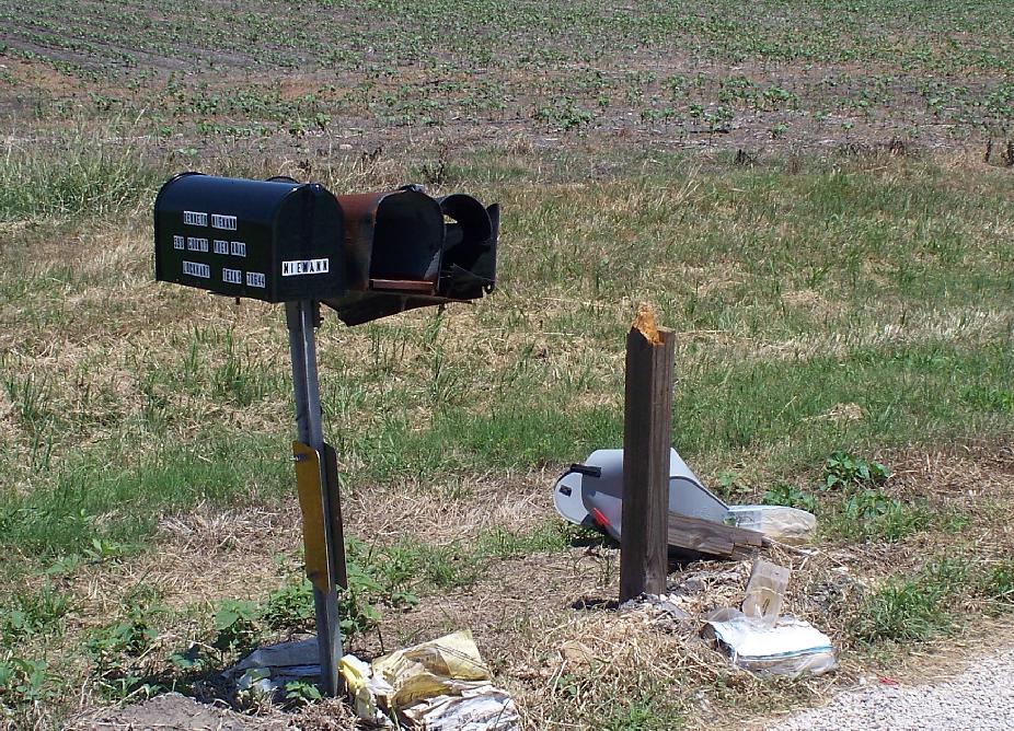 100_0686_Day2_DestroyedMailbox.JPG 219.8K